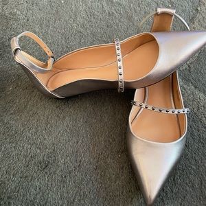 Halston Heritage flats